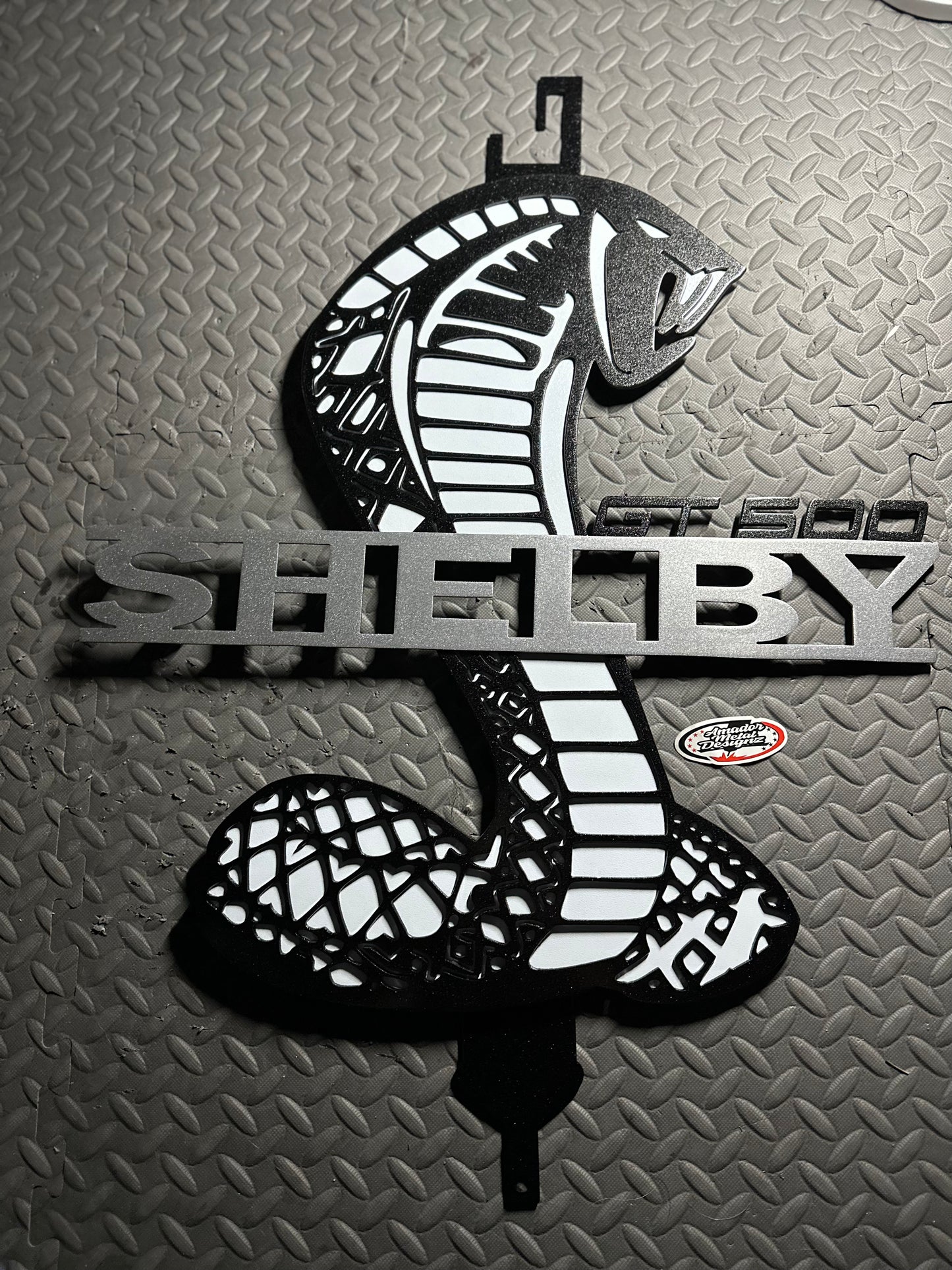 WHITE&BLACK SHELBY HOOD PROP